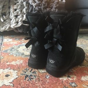 Black Bailey Bow II Uggs